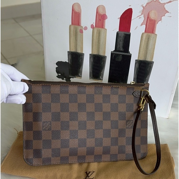 Auth Louis Vuitton Wristlet - Picture 9 of 17